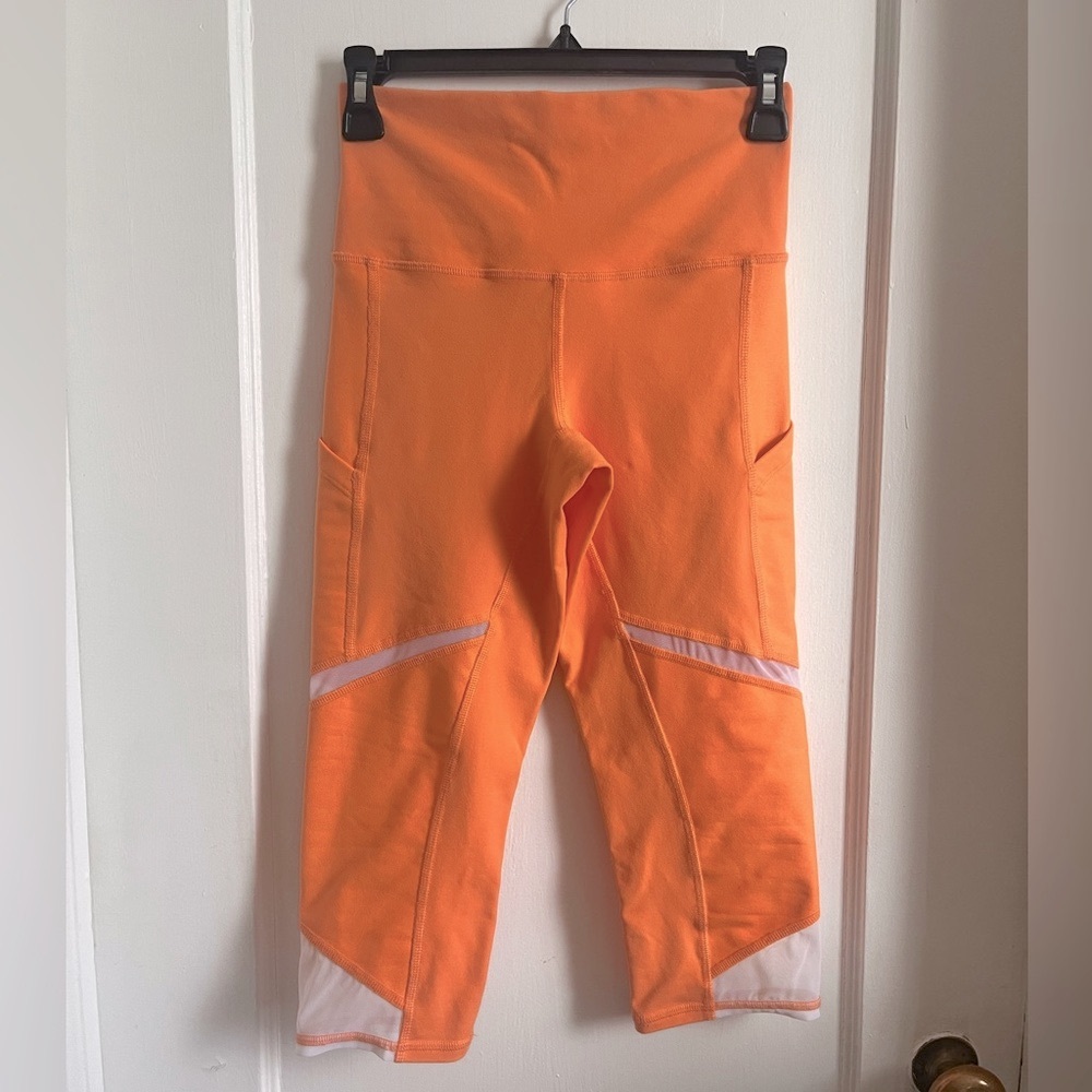 Alo Women's Yoga Capri's.